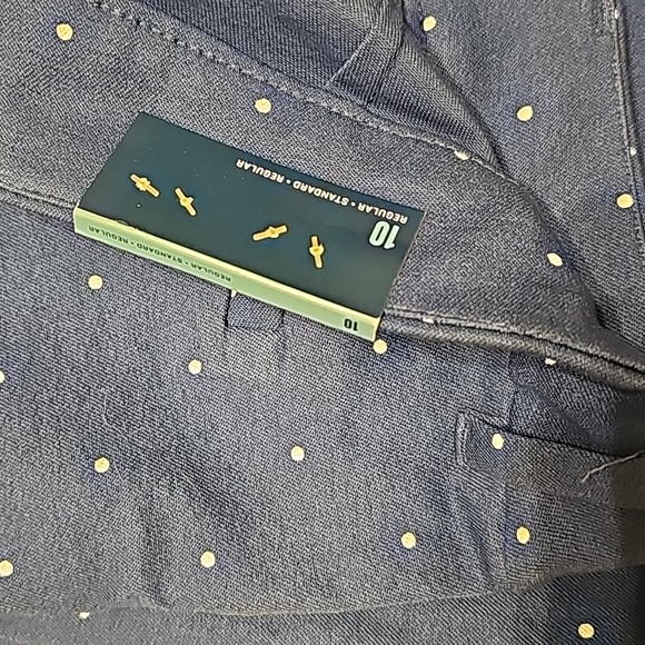 Old Navy Women's Shorts - Picture 5 of 6